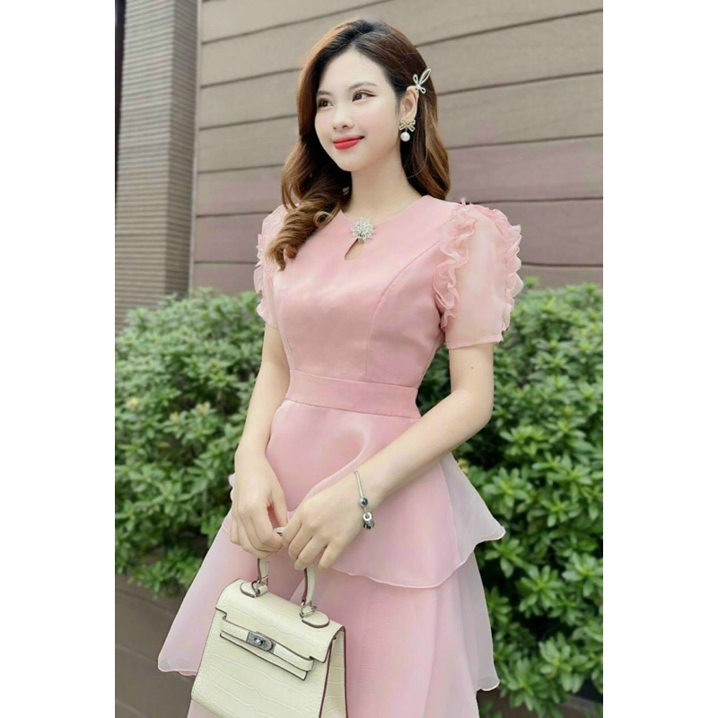 Đầm thời trang nữ mặc đi dạ hội chất liệu voan tơ cổ tròn có đính cườm tay ngắn bánh bèo ôm eo đầm 3 tần sang chảnh