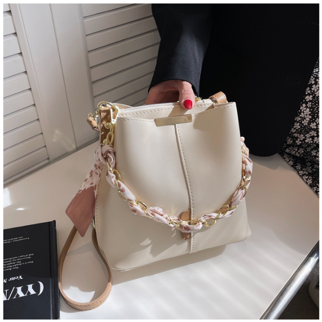 Túi đeo chéo trơn dây xích sang chảnh lịch sự PT03 size 21,5x20x11,5cm