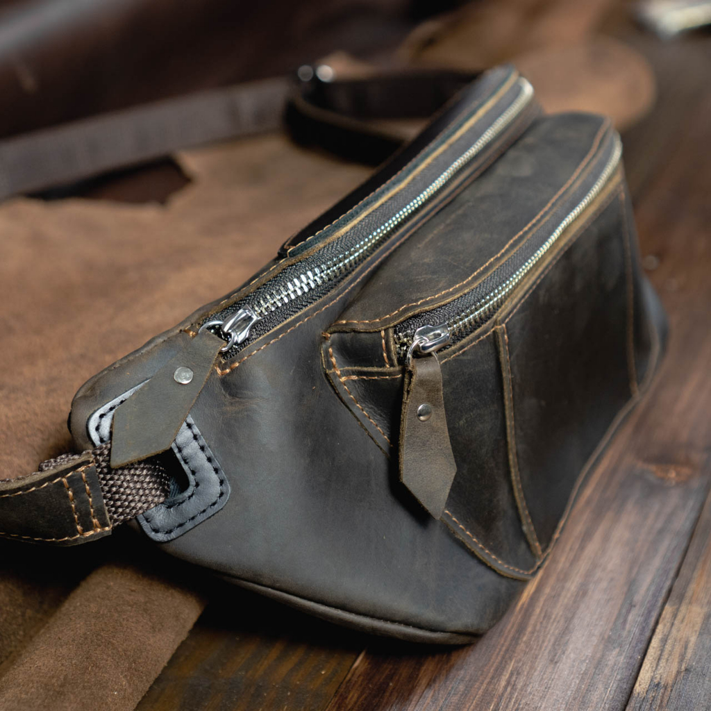 Túi đeo chéo da bò Manuk Rus nâu đen - Manuk Leather Design