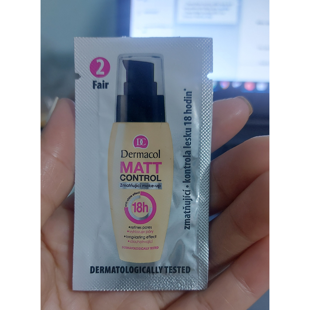 Sale ( gói mẫu test ) Kem Nền Kiềm Dầu 18h Dermacol Matt Control Make-up 3ml tone 0.5