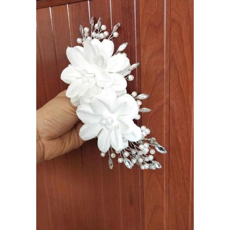 Hoa cài tóc trắng