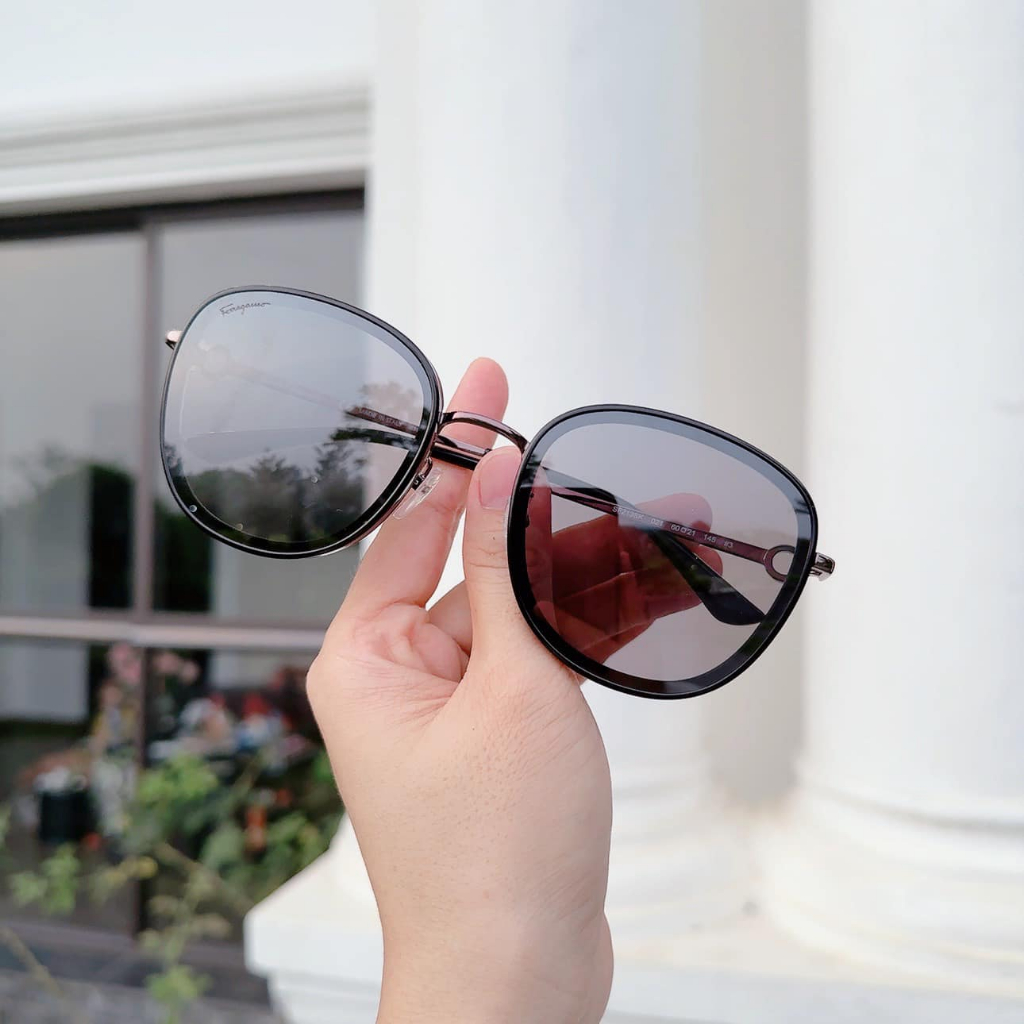 Kính mát nữ Salvatore Ferragamo viền đen, mắt đen SF213SK  Black/Dark