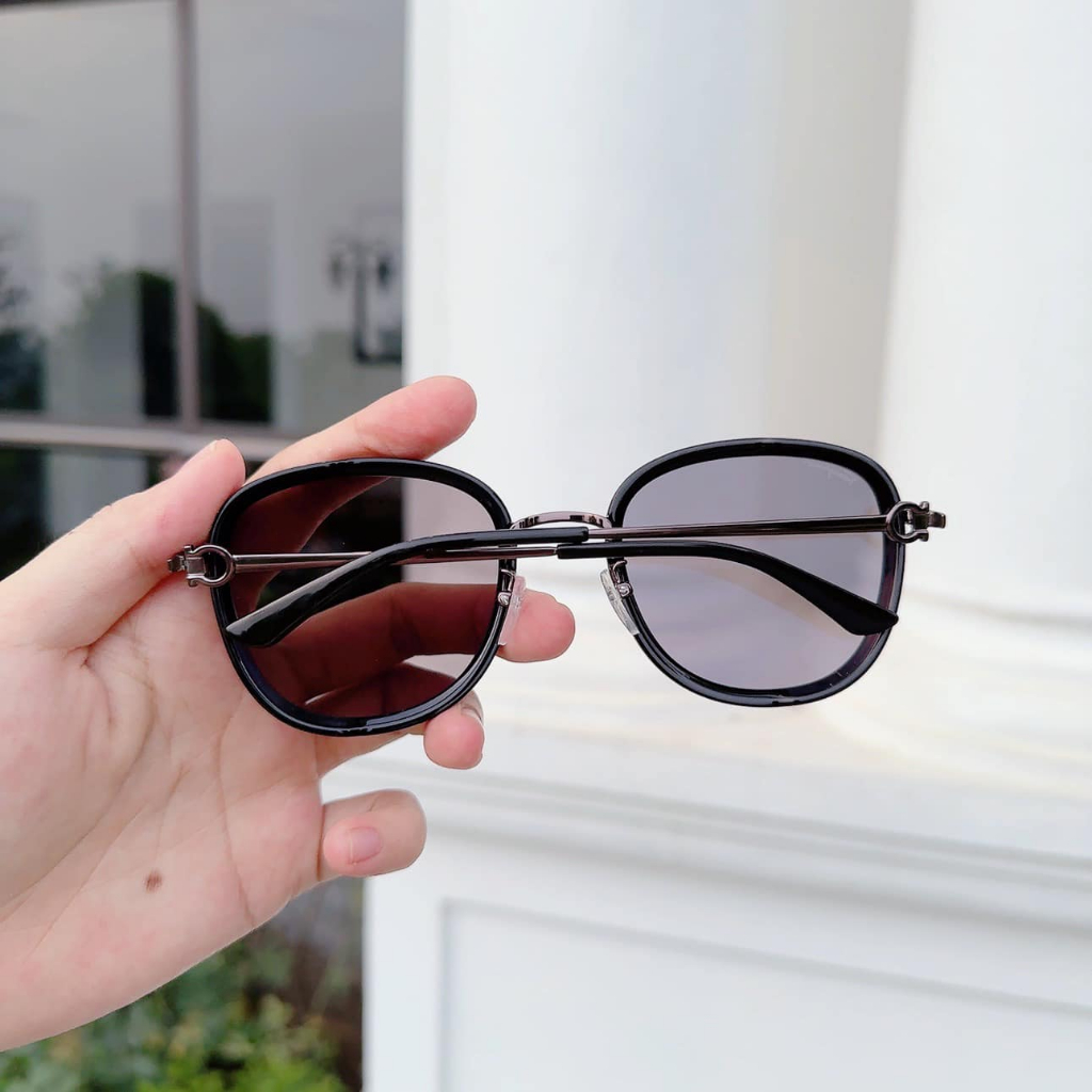 Kính mát nữ Salvatore Ferragamo viền đen, mắt đen SF213SK  Black/Dark