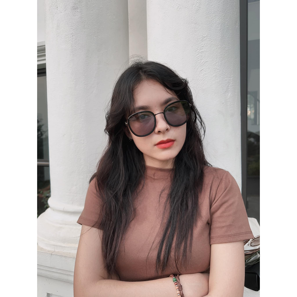 Kính mát nữ Salvatore Ferragamo viền đen, mắt đen SF213SK  Black/Dark