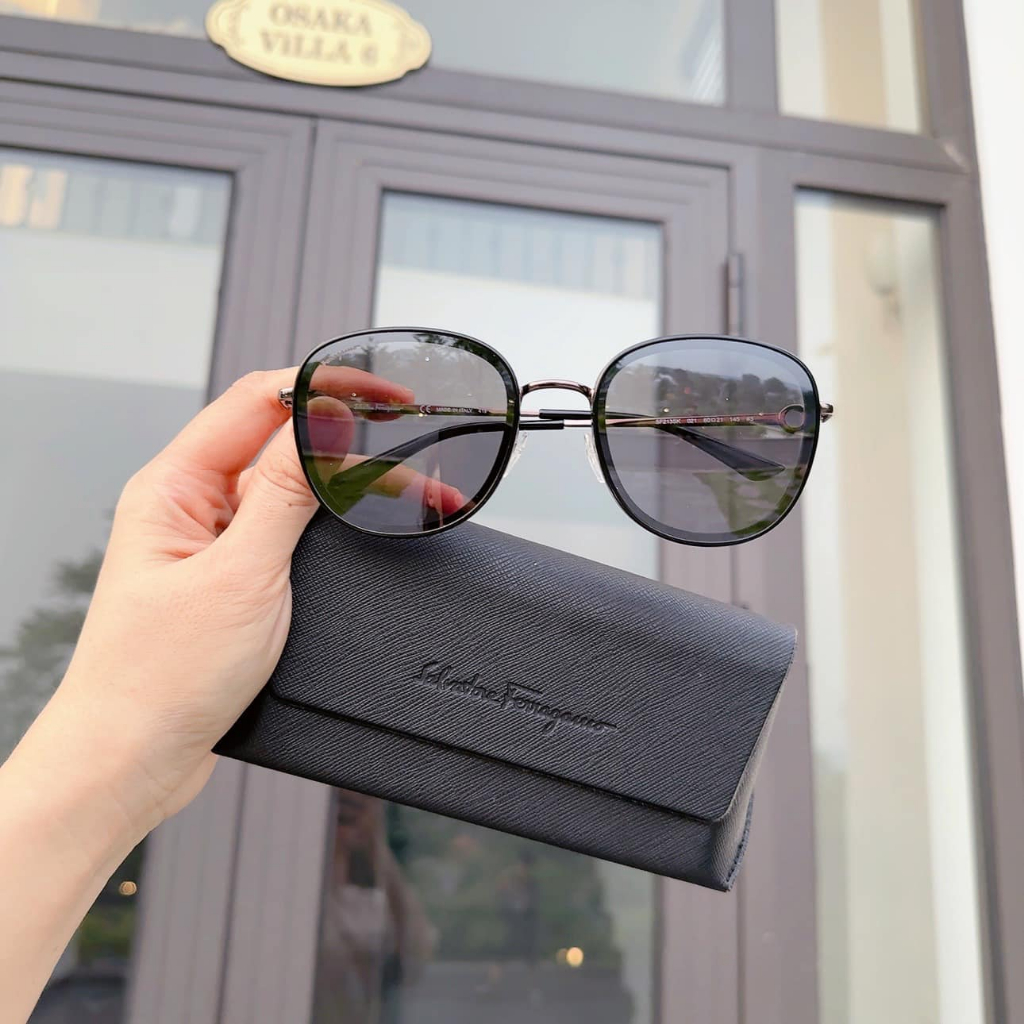 Kính mát nữ Salvatore Ferragamo viền đen, mắt đen SF213SK  Black/Dark