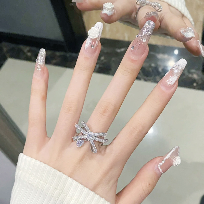 Nail box cô dâu, Móng tay giả đính đá màu trắng, Móng giả dài nhọn đính nơ, đính hoa, Nailbox thiết kế sang chảnh