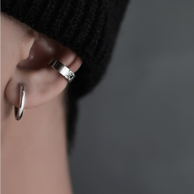 Khuyên Tai Tròn Bông Tai Nam Nữ Unisex Dạng Kẹp Titan Màu Bạc Phong Cách Hàn Quốc - Hoa Tai Tổng Hợp