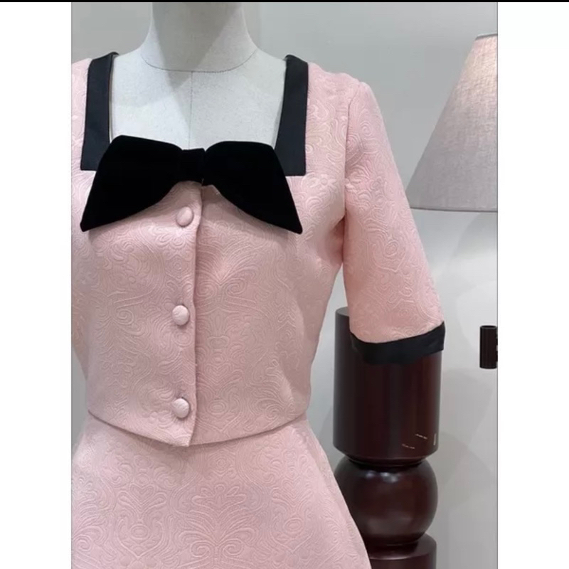 Set áo và váy gấm Karine Joie Des Roses size L mới cắt tag