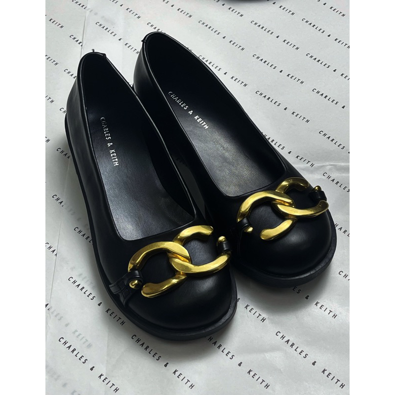 Giày búp bê Mary Jane Cnk phong cách mới xích vàng kim loại đế vuông cao 3cm mũi tròn nữ tính hàng Fullbox G12