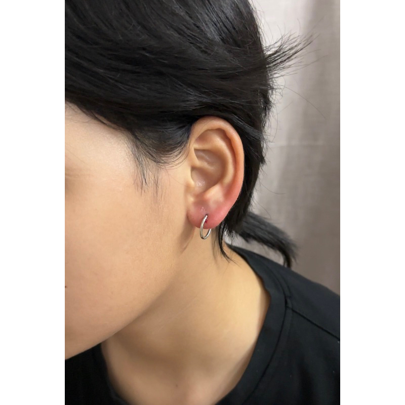 Khuyên tai Tròn Mảnh Trơn Unisex Bằng Thép Y Tế Không Rỉ An Toàn