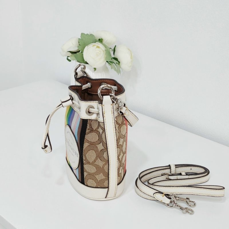 Coach Mini Dempsey Bucket Bag In Signature Jacquard With Rainbow Stripe And Coach Patch CJ661✨đeo chéo siêu dễ thương