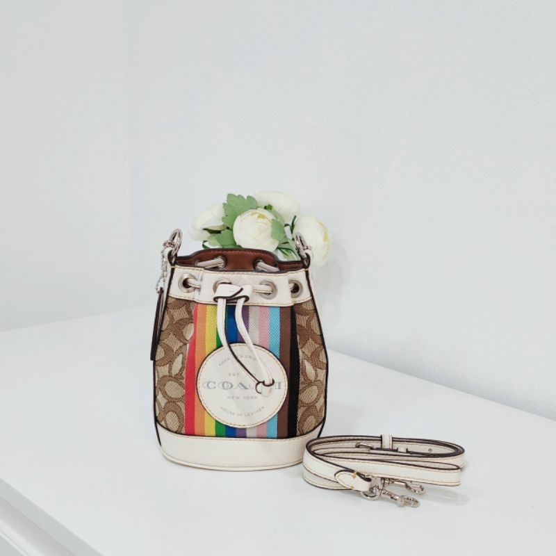 Coach Mini Dempsey Bucket Bag In Signature Jacquard With Rainbow Stripe And Coach Patch CJ661✨đeo chéo siêu dễ thương