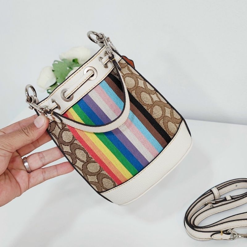 Coach Mini Dempsey Bucket Bag In Signature Jacquard With Rainbow Stripe And Coach Patch CJ661✨đeo chéo siêu dễ thương