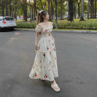 Đầm xòe trễ vai dáng dài