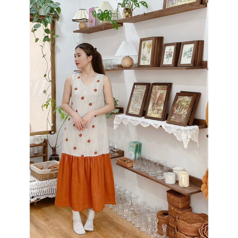 Đầm linen sát nách cổ V
