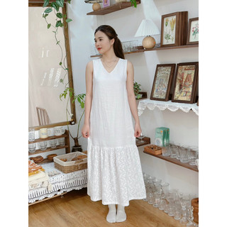 Đầm linen sát nách cổ V