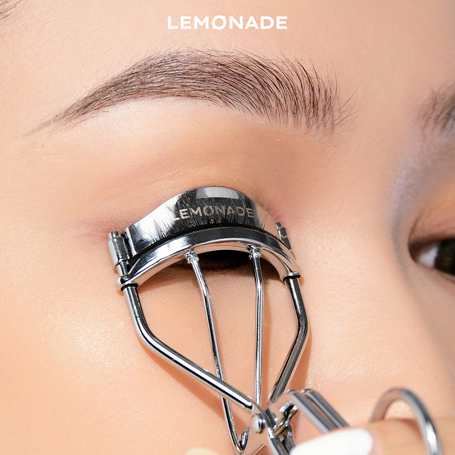 Combo Lemonade Chuốt mi tơi dài lâu trôi Soaring Mascara 6ml & Kẹp mi cong lâu 22g