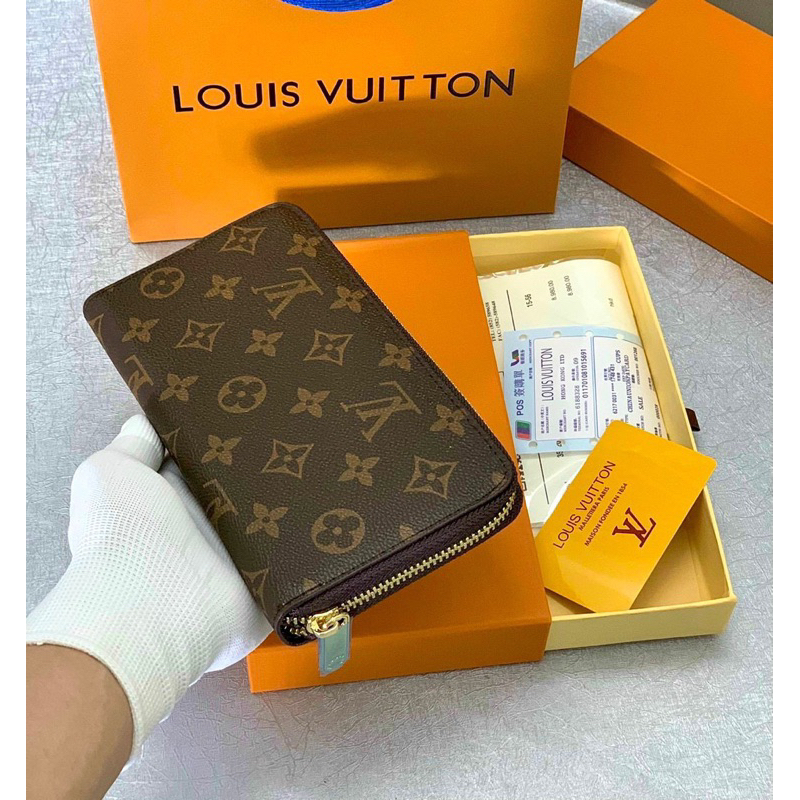 Ví dài nam Lv cầm tay , Fullbox hộp giấy thẻ , chất liệu da pu mềm mịn , thiết kế sang trọng