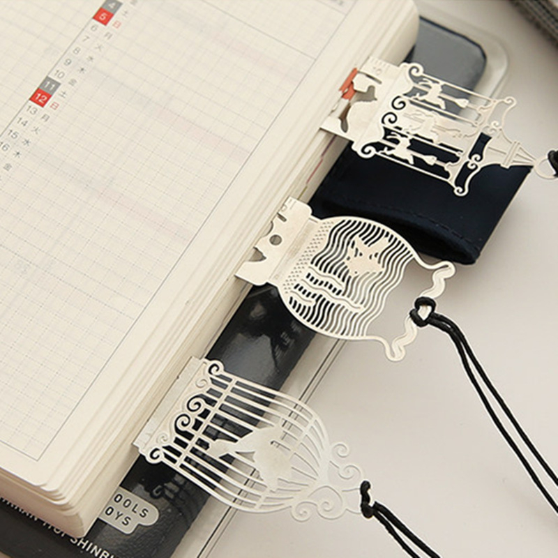 Thước kẻ kiêm dụng cụ đánh dấu trang sách thiết kế độc lạ PVN1966