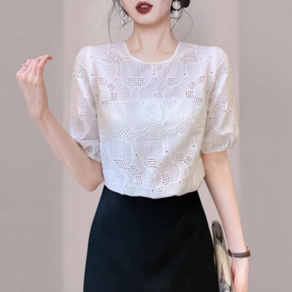 Áo sơ mi trắng nữ kiểu tay ngắn xô thêu hoa form suông