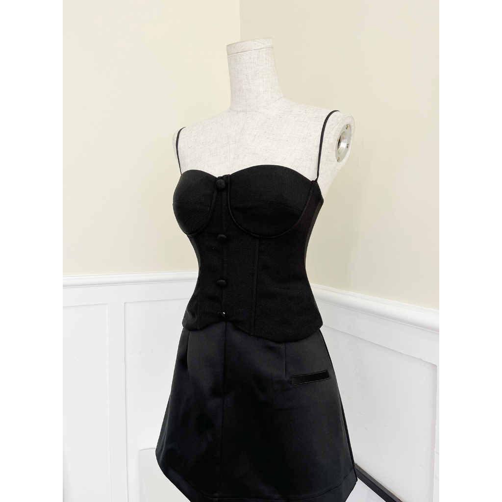 BBSTORE'S Áo Crop Hai Dây Cúp Ngực Phối Nút Bọc -A2046