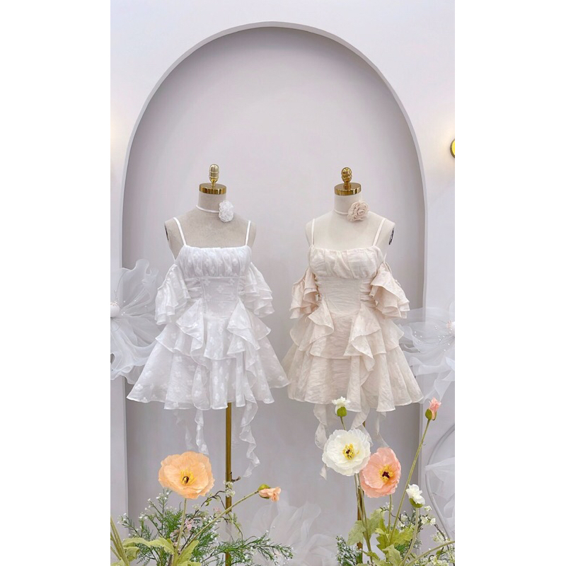 Váy tay rơi hoa cổ