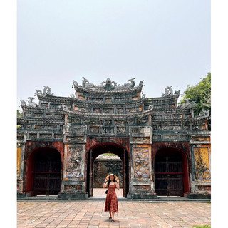 Váy kẻ đỏ thiết kế Mozz