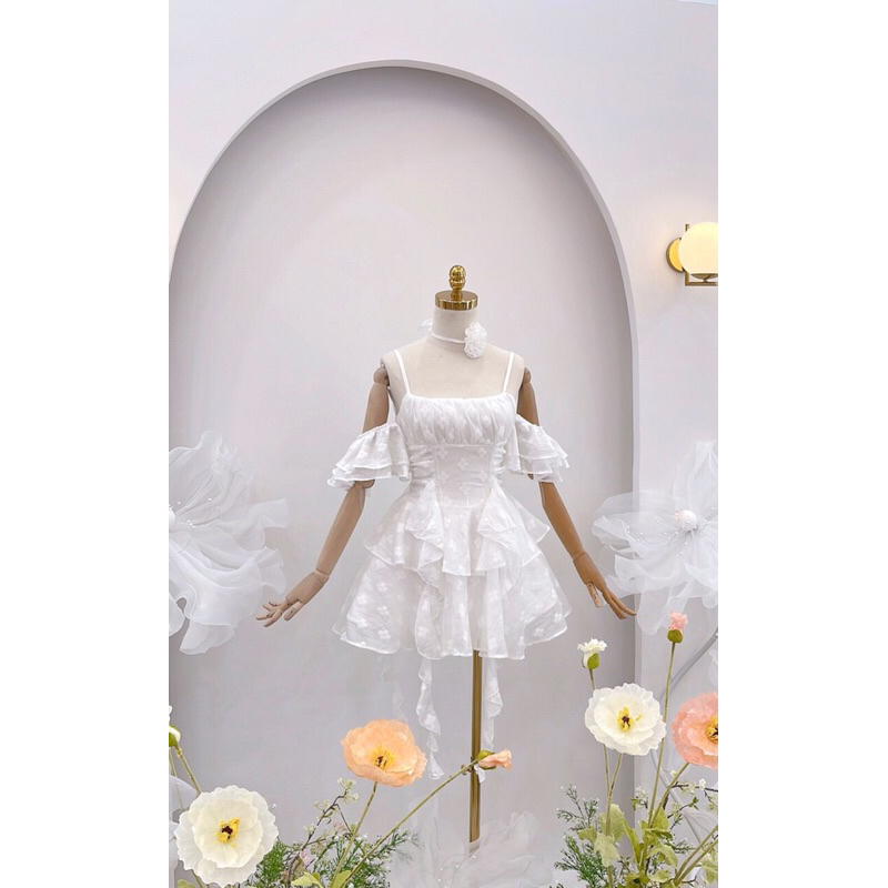 Váy tay rơi hoa cổ