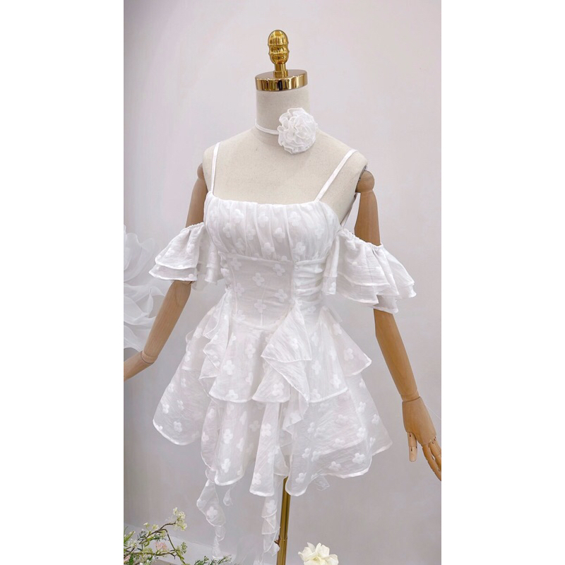 Váy tay rơi hoa cổ