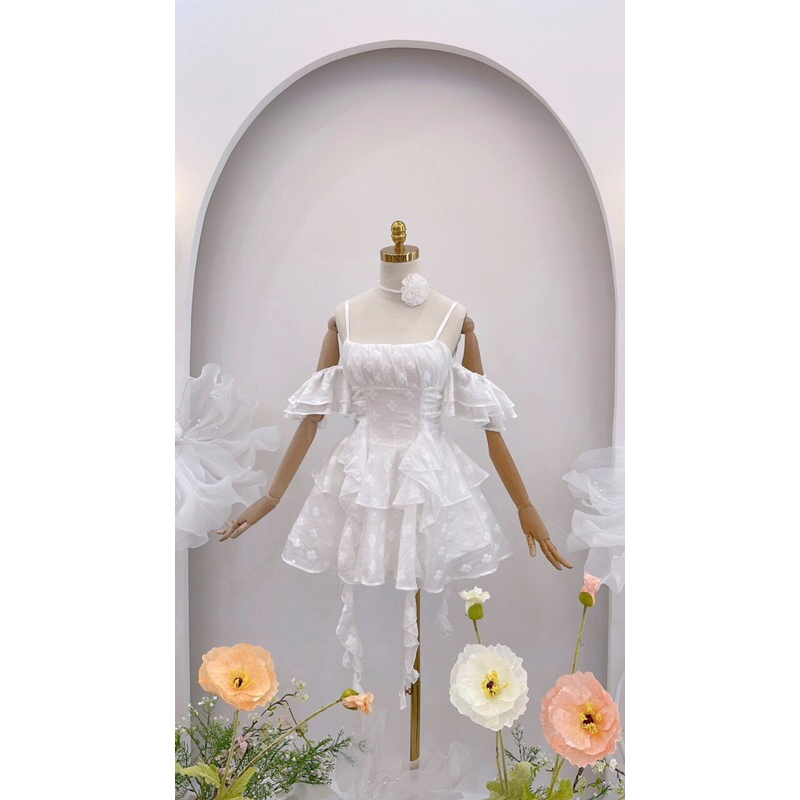 Váy tay rơi hoa cổ