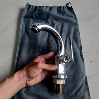 Vòi Lavabo rửa mặt, dáng thiên nga, thân vòi mạ crom sáng bóng, chân ren đồng thau.