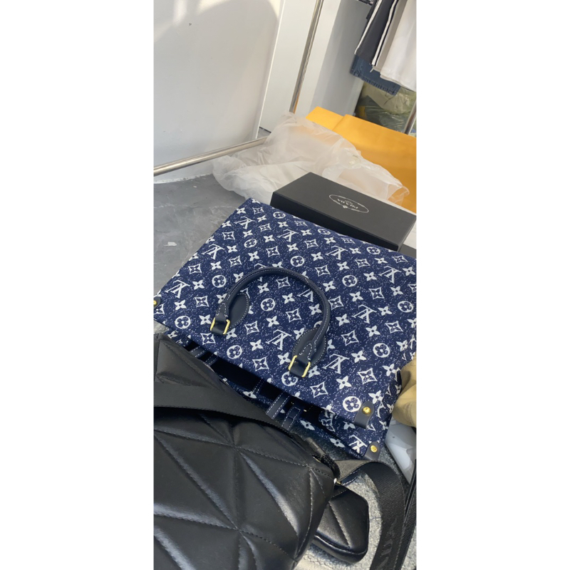 Túi quai xách Tote Lv Onthego vảu denim tag kim loại size 35 vừa đẹp cho du lịch và văn phòng W266-35