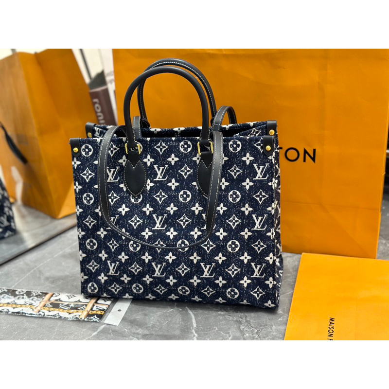 Túi quai xách Tote Lv Onthego vảu denim tag kim loại size 35 vừa đẹp cho du lịch và văn phòng W266-35