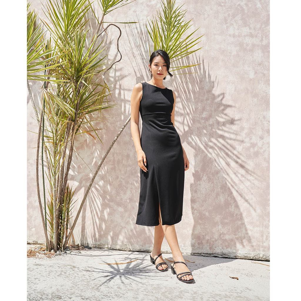 Thanh lý đầm Dottie sát nách xẻ trước