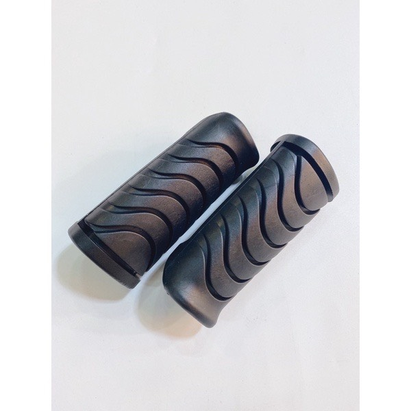 Cặp cao su gác chân trước xe Wave A, S110, RS màu đen