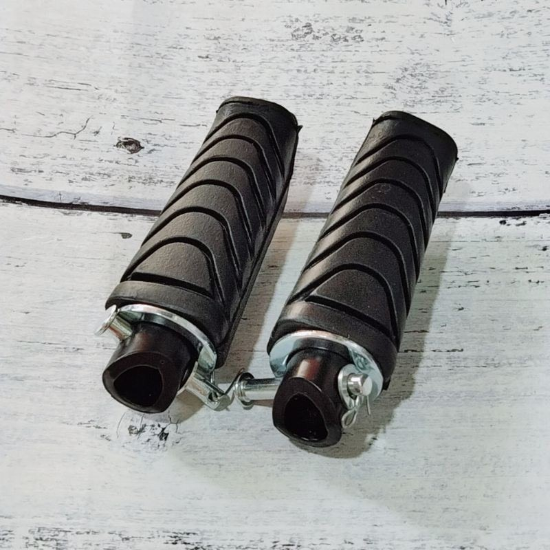 Cặp cao su gác chân sau xe Wave A, S110, RS, RSX màu đen