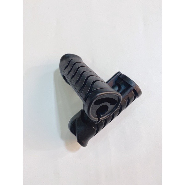 Cặp cao su gác chân trước xe Wave A, S110, RS màu đen