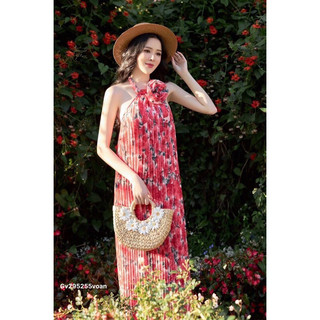 g15- đầm maxi hoa đỏ dập ly , dáng suông cổ yếm