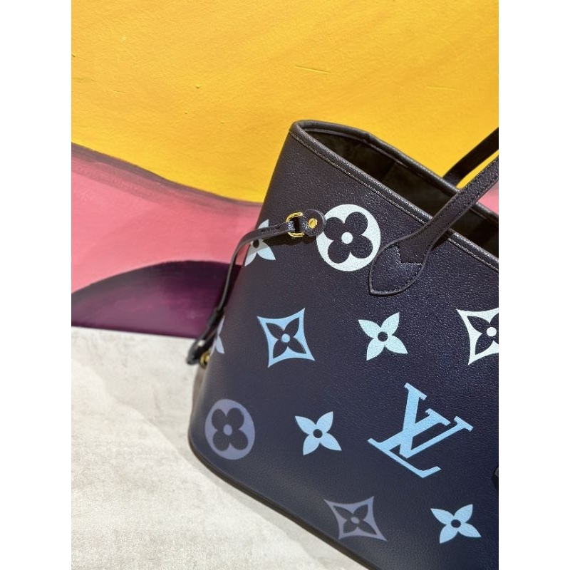 Túi xách nữ LV Neverfull da bò dập nổi hiệu ứng chuyển màu mới cực đẹp