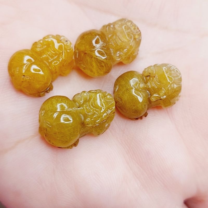 Tỳ hưu tóc vàng thiên nhiên hợp mệnh Kim và Thủy UPCARA