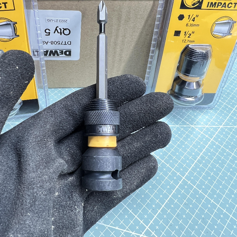 Đầu chuyển Bulong 1/2 sang vít 1/4 - DeWalt DT7508 1/2in Drive to 1/4in Hex Impact Adaptor