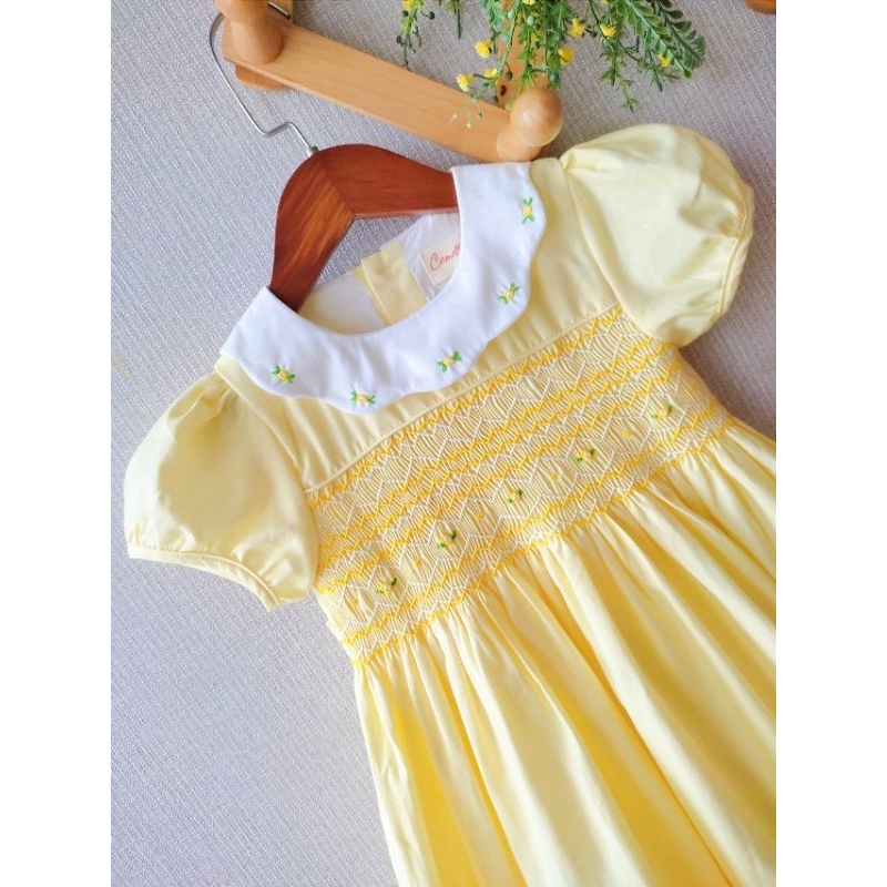 Đầm Smock tay búp cổ sen trắng thêu hoa cho bé gái 11-35kg