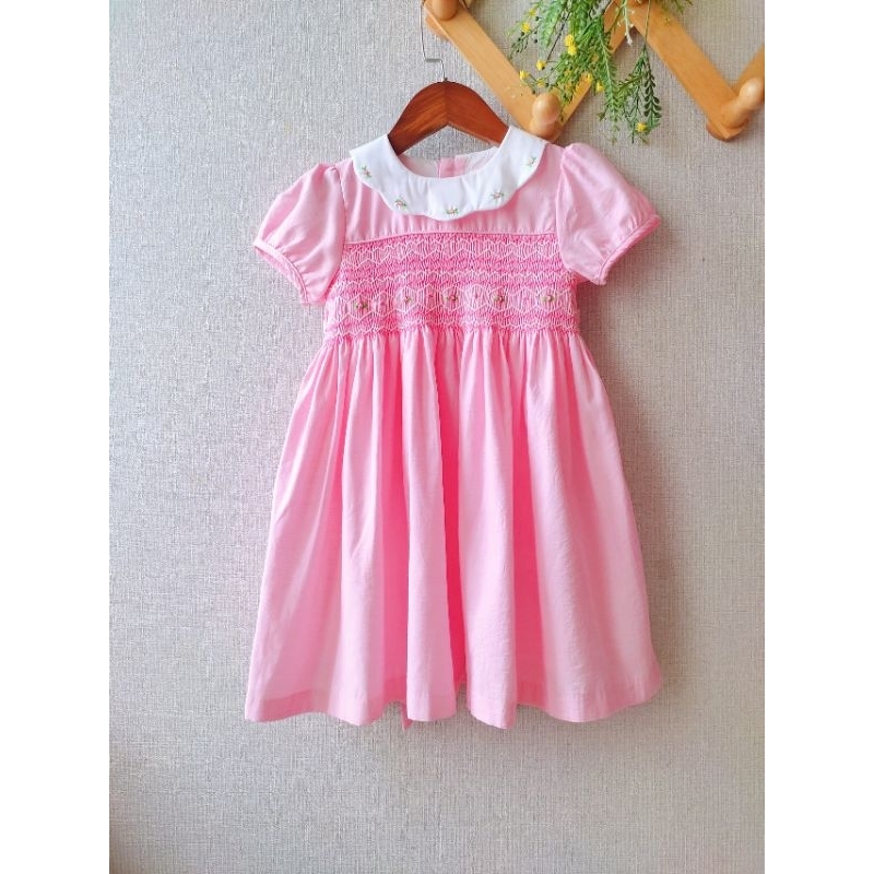 Đầm Smock tay búp cổ sen trắng thêu hoa cho bé gái 11-35kg
