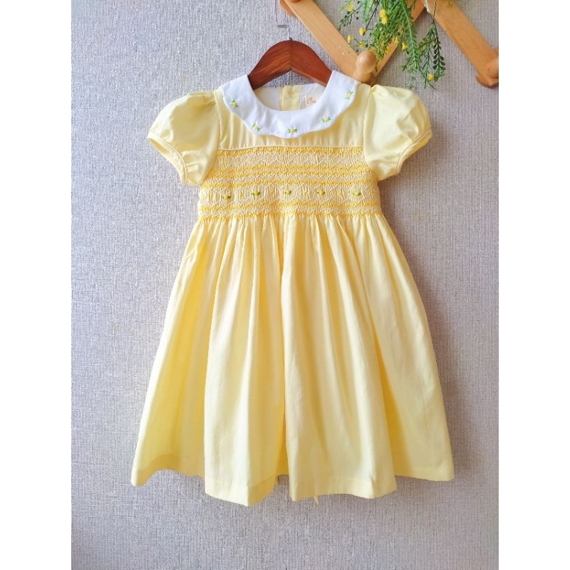 Đầm Smock tay búp cổ sen trắng thêu hoa cho bé gái 11-35kg