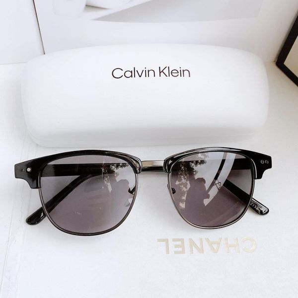 Kính mát Calvin Klein dáng Clubmaster, tròng xám đen CK20314S (001)