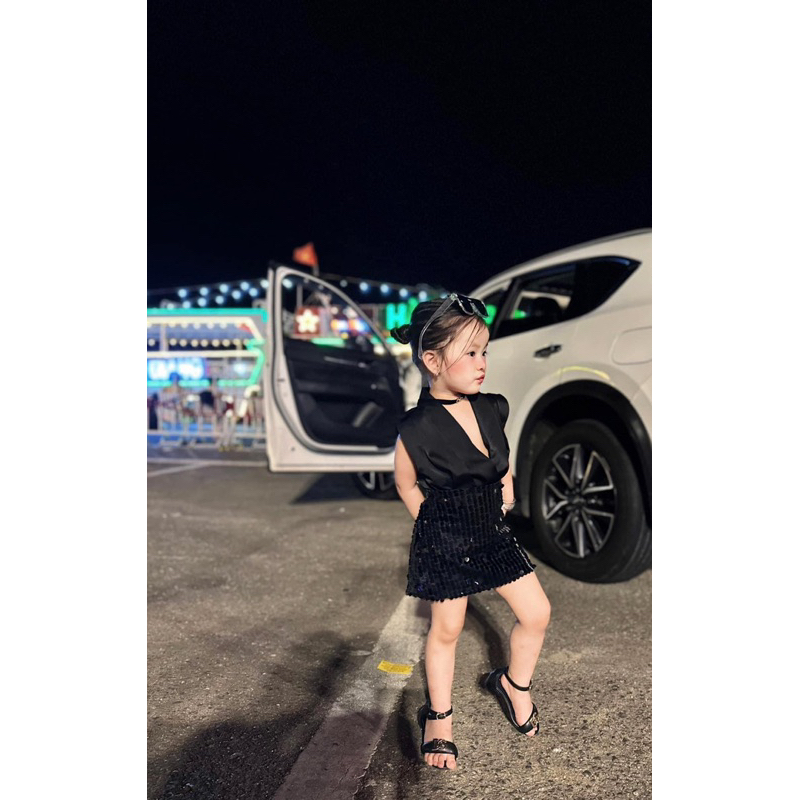 Sét áo sơ mi lụa phối chân váy kim sa sang chảnh cho bé gái