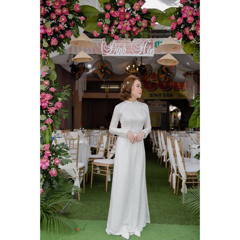 Áo dài cưới cô dâu gấm màu trắng viền hạt