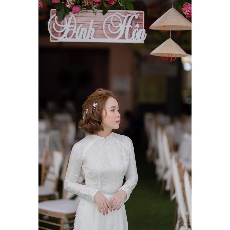 Áo dài cưới cô dâu gấm màu trắng viền hạt