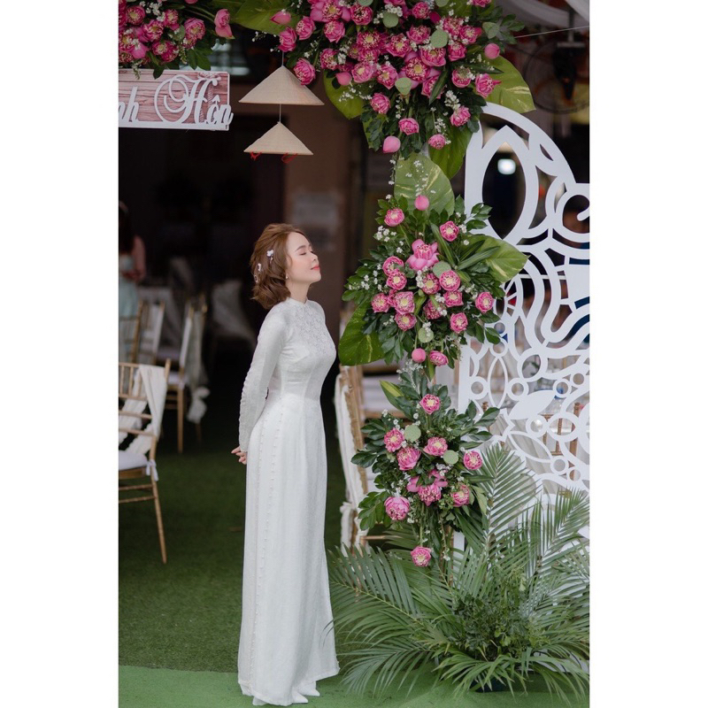 Áo dài cưới cô dâu gấm màu trắng viền hạt