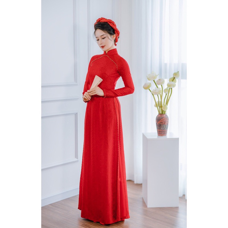 Áo dài cô dâu gấm tơ màu đỏ viền thêm hạt